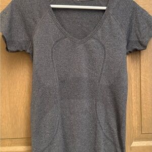 Lululemon Gray Women's V-Neck Top